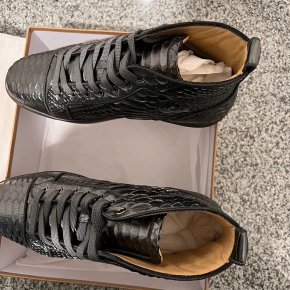 Christian Louboutin Orlato Flat in python - Picture 4 of 8